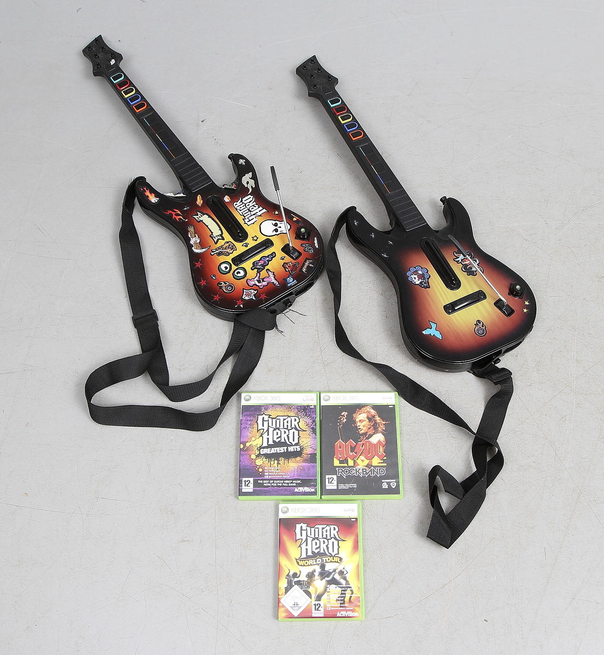XBOX 360 TILLBEHÖR, 2 gitarrer, 3 spel.