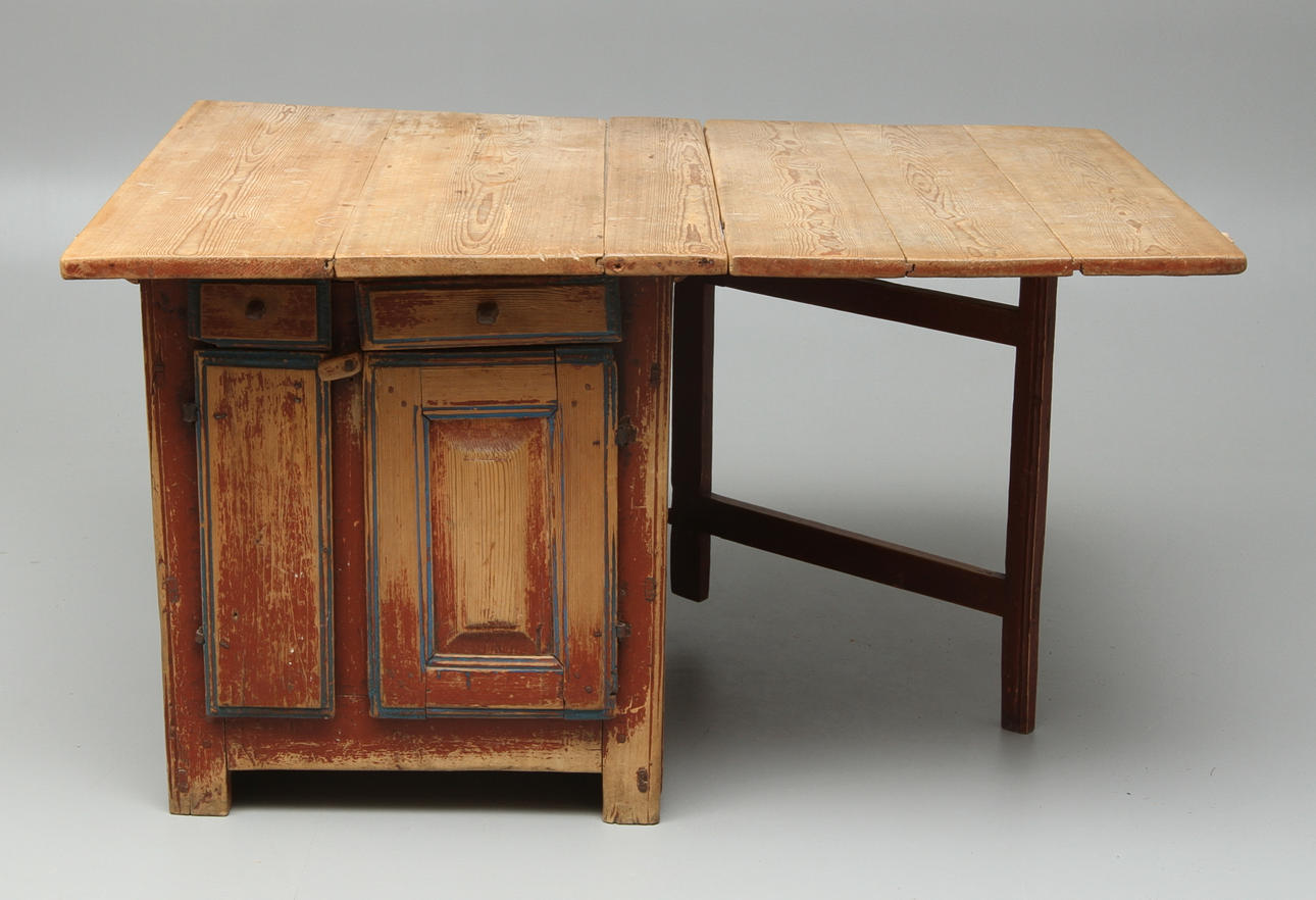 SLAGBORD, med skåpsunderrede, allmoge, 1700-tal.