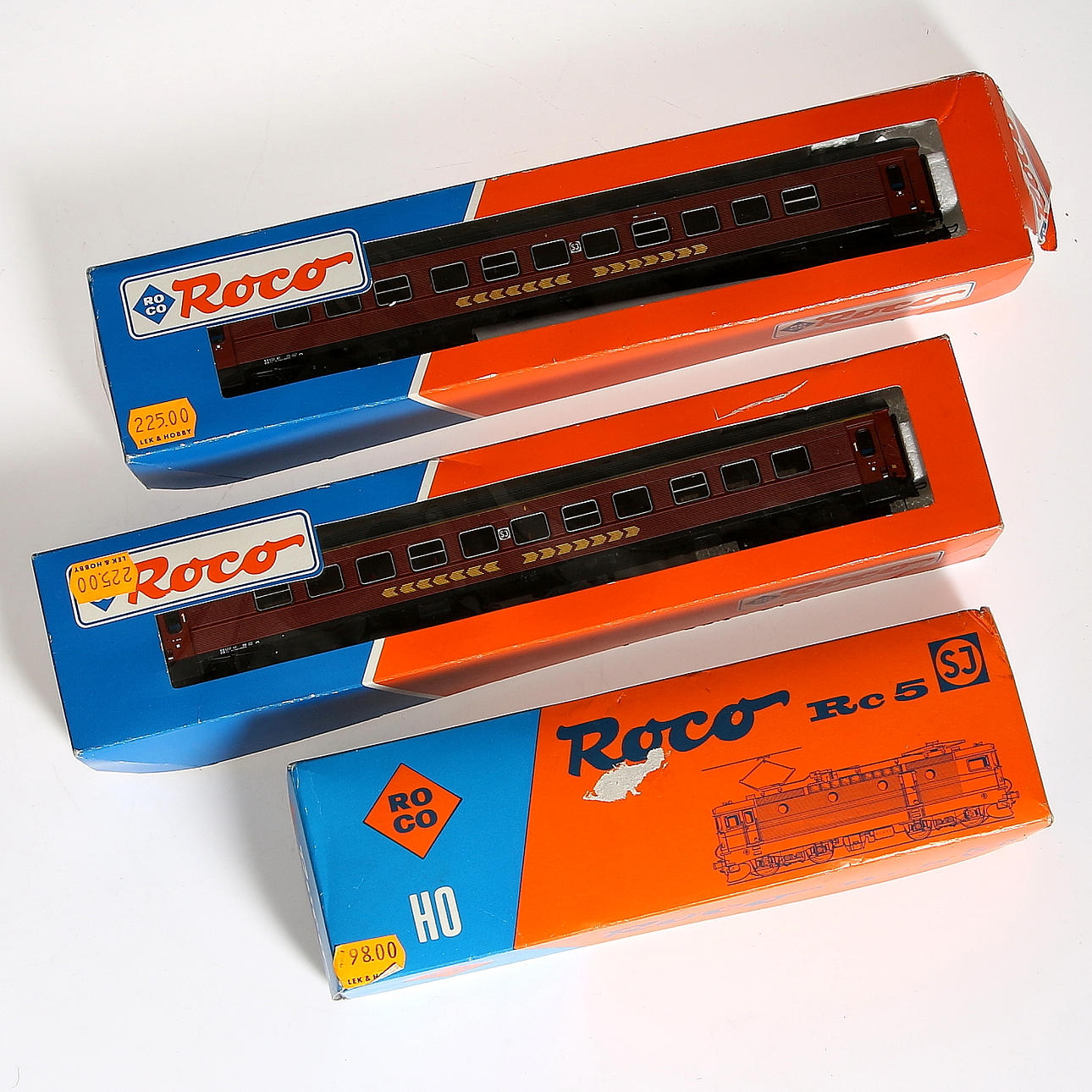 MODELLJÄRNVÄG, 3 delar, LOK och PERSONVAGNAR, Roco, i originalkartong.