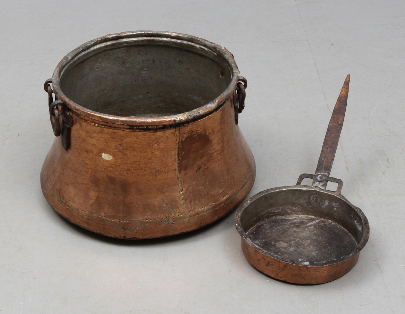 PARTI KOPPAR, 2 delar, kittel samt panna, 1800/1900-tal.