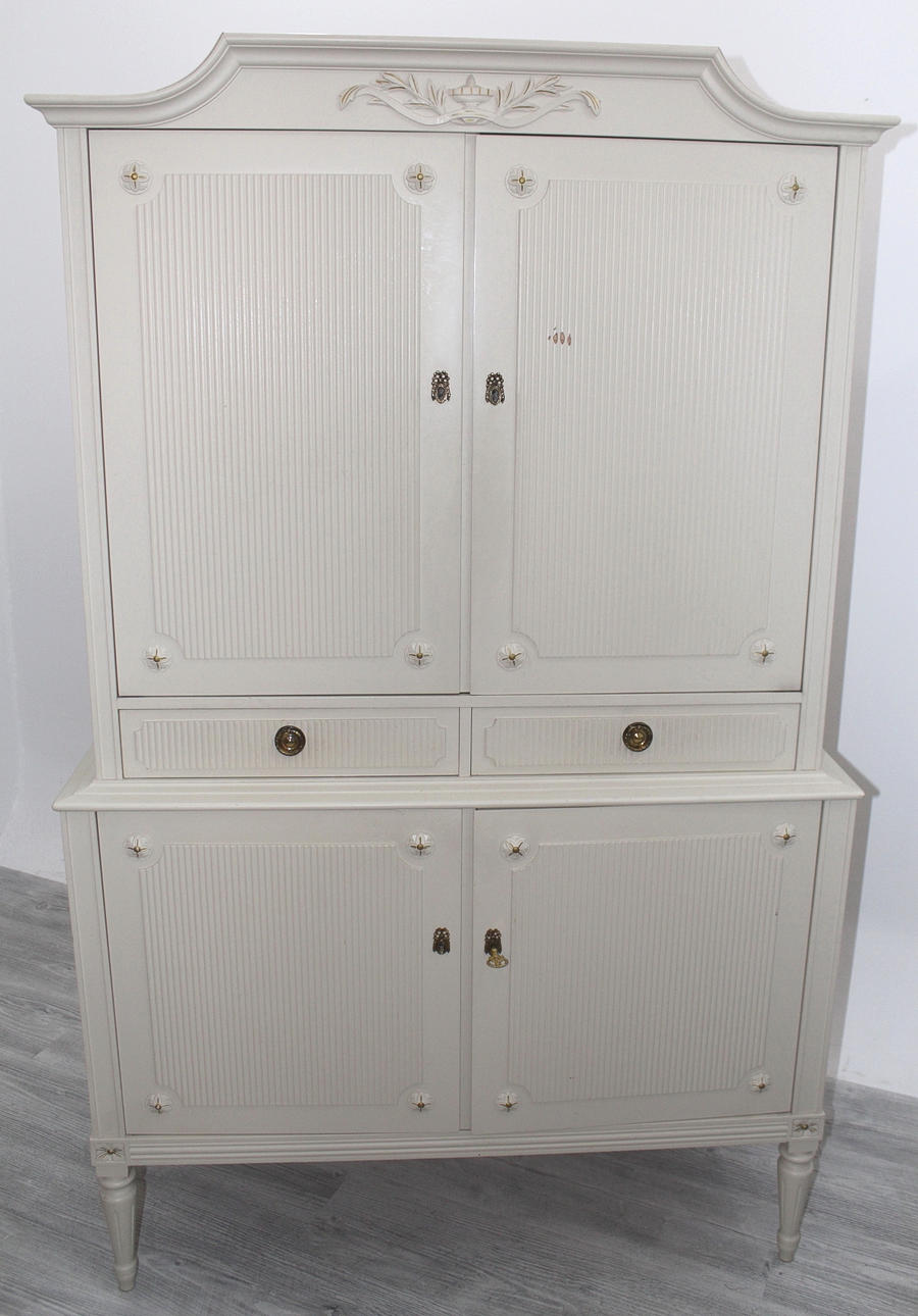 MATSALSSKÅP, gustaviansk stil, 1900-tal.