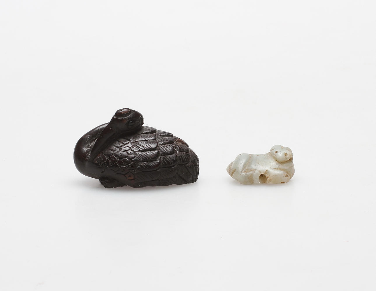 NETSUKE, 2 st, sten och trä, orientaliska.