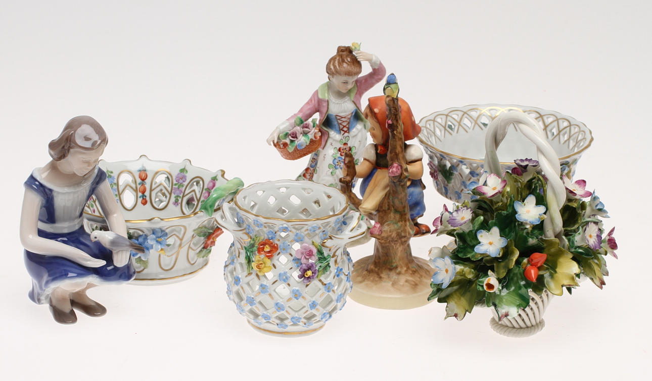 PARTI PORSLIN, 7 delar, bla Bing & Grøndahl och Dresden, 1900-tal.