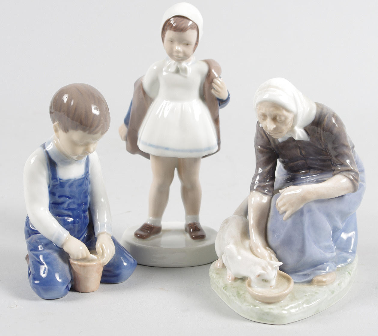 PORSLINSFIGURER, 3 stycken, 1 Royal Copenhagen samt 2 Bing & Gröndal.