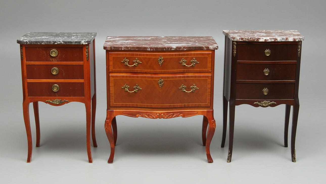 BYRÅ, NATTDUKSBORD, 2 st, Louis XVI-stil, 1900-tal.