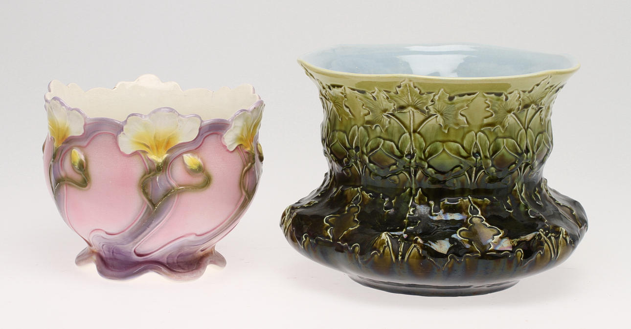 YTTERFODER, 2 st, jugend, varav en märkt Rörstrand.