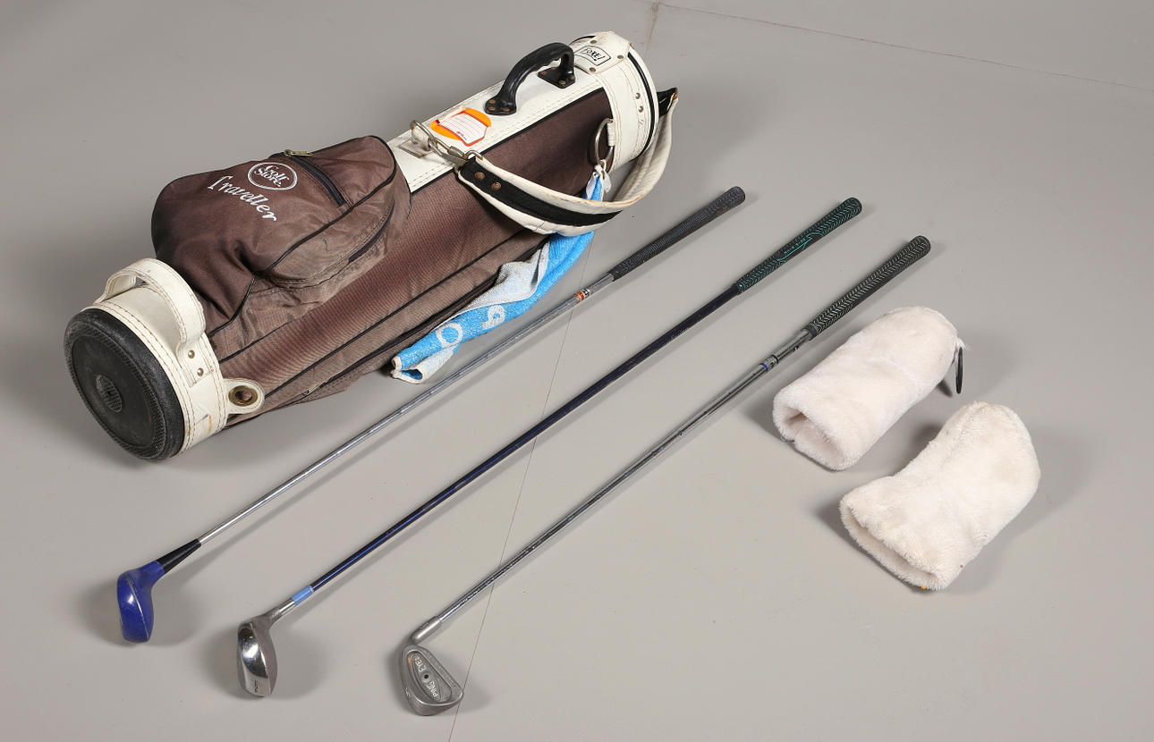 GOLFBAG med tre klubbor, dam.