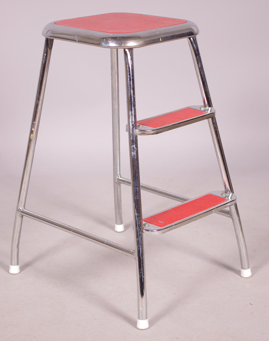 TRAPPALL, AWAB, röd med kronunerrede.