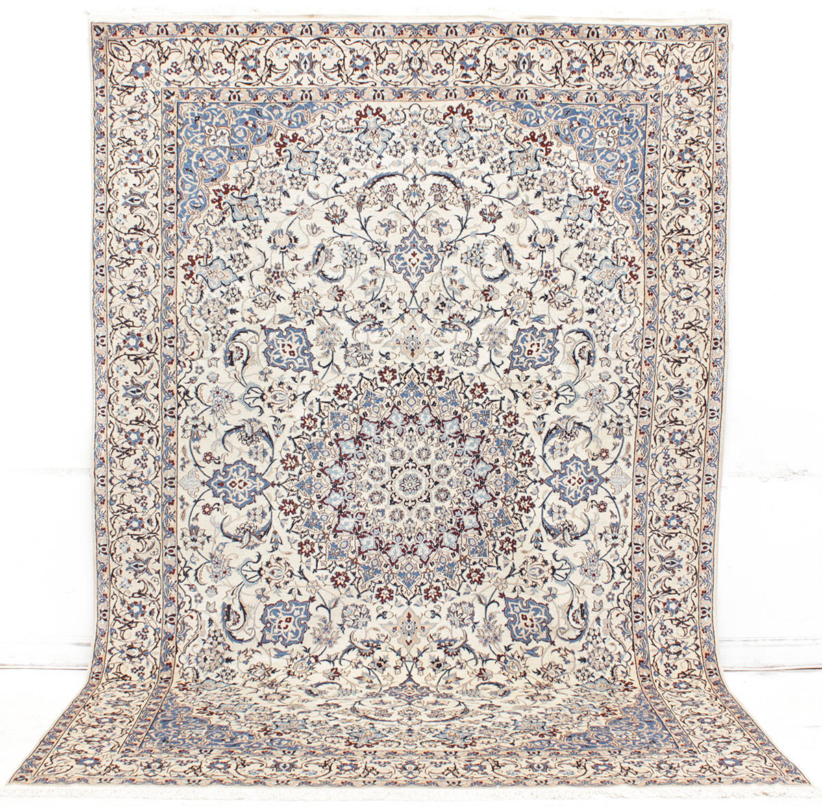 MATTA, Orientalisk, Nain med silkesinslag, 320 x 223 cm.