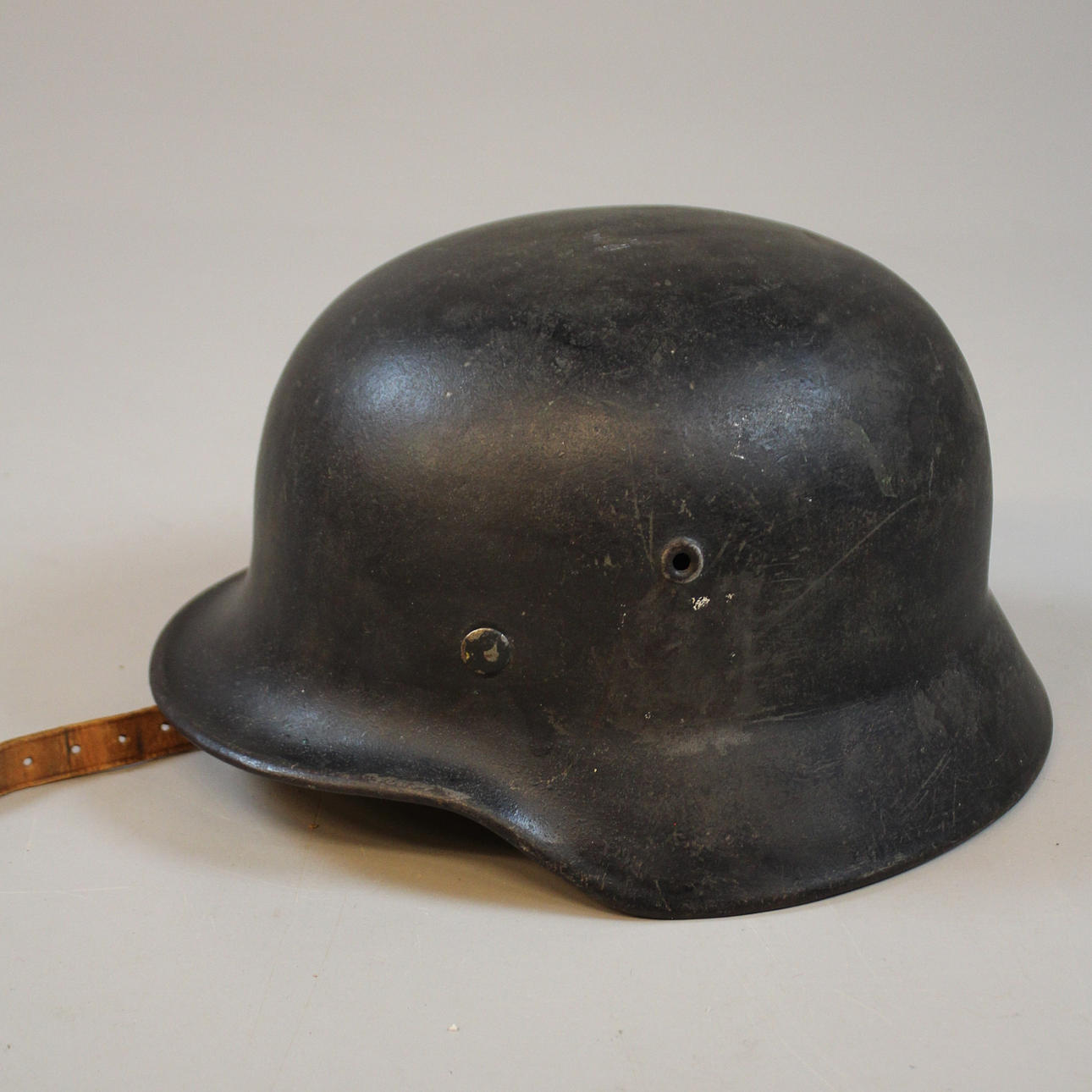 MILITÄRHJÄLM. Tysk, M 35.
