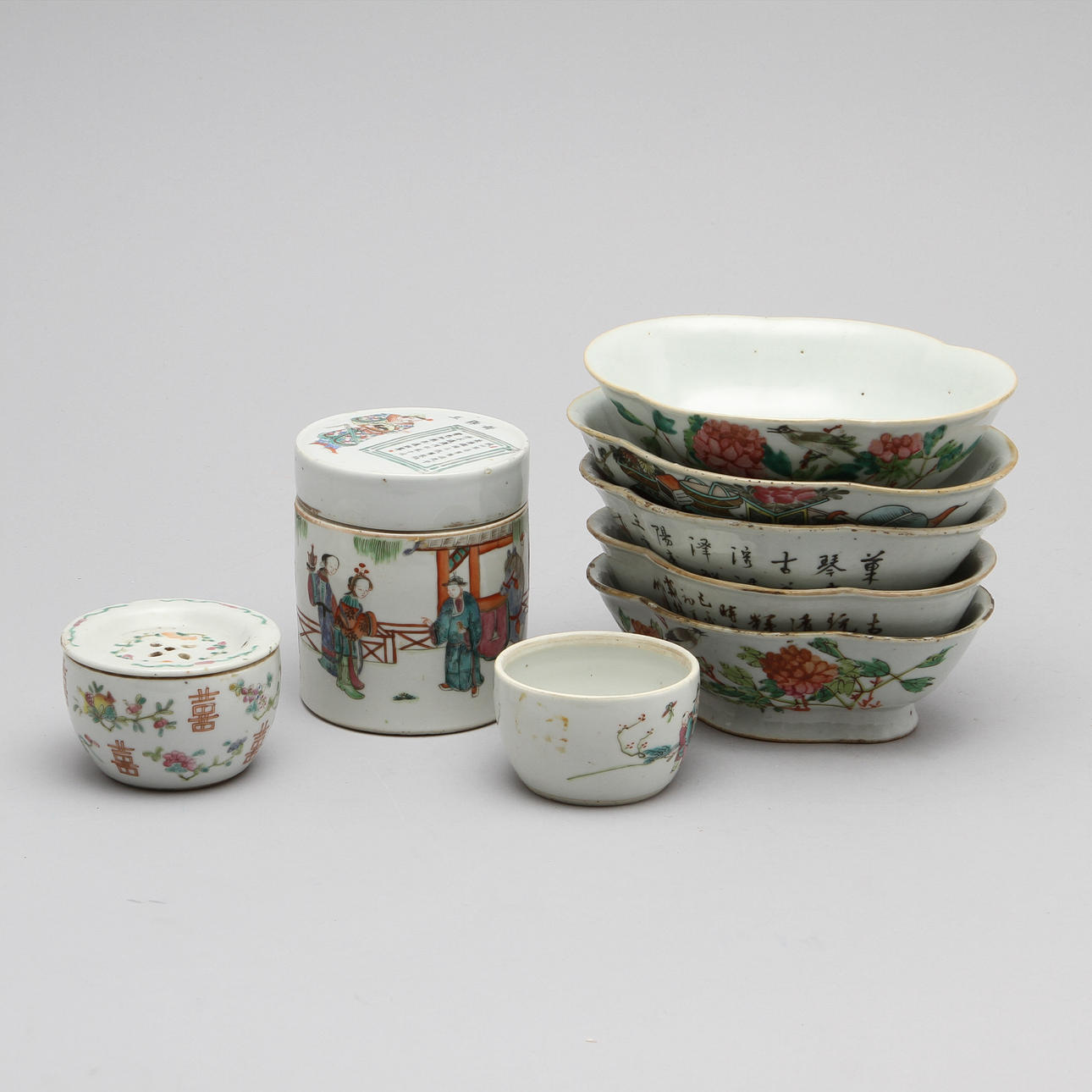 SKÅLAR, 4 st + 1 st, LOCKASK samt RÖKELSEKAR, Kina, 1900-tal.