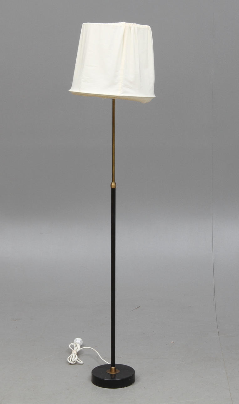 GOLVLAMPA, stomme i metall, 1900-talets andra hälft.