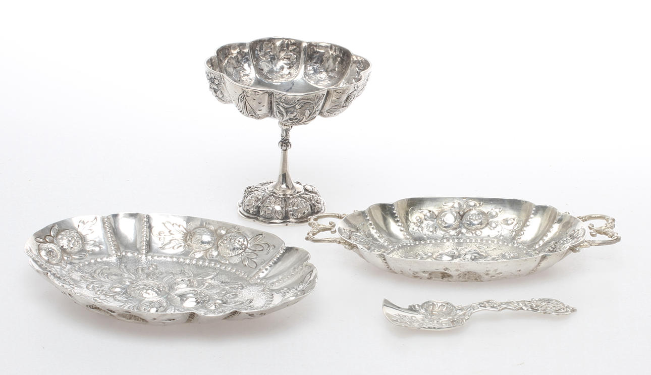 PARTI SILVER 4 delar, bland annat troligen Friedrich Reusswig Hanau tidigt 1900-tal.