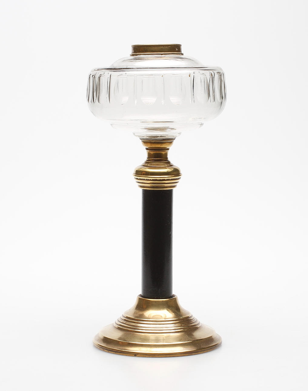 BORDSLAMPFOT, mässing och trä, 1900-talets början.