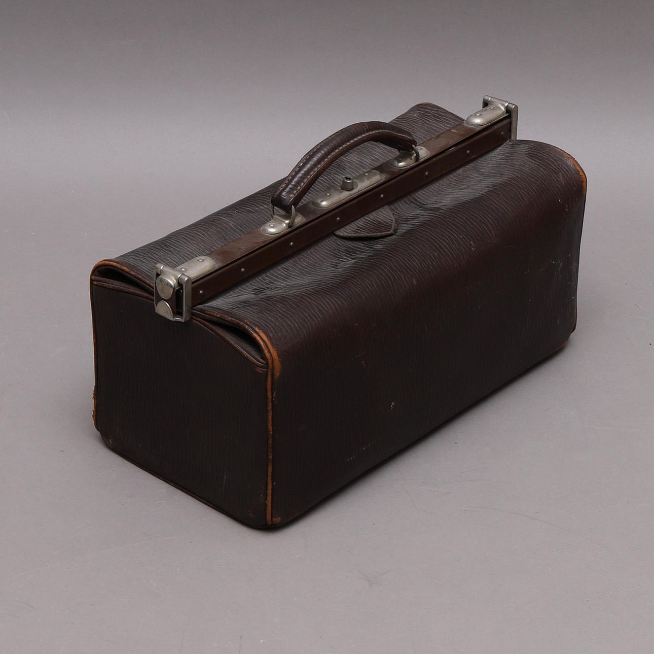 DOCTOR'S BAG, leather, 1900s.