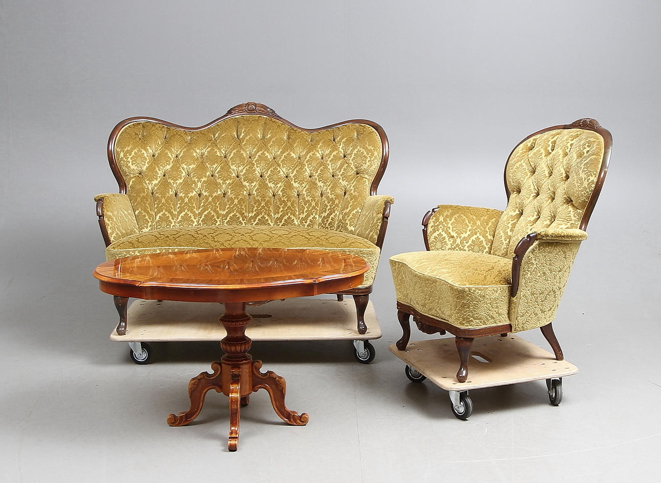 SALONGSGRUPP, 3 del, nyrokokostil, 1900 talets andra hälft.