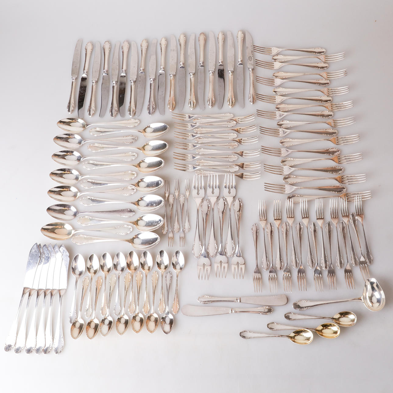 BESTICK, nysilver, 117 delar.