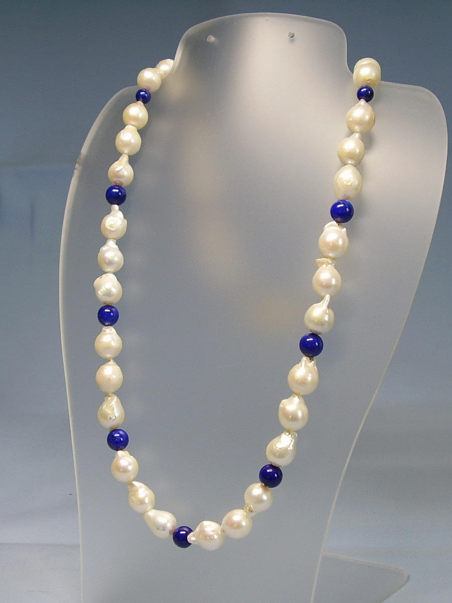 COLLAR BARROCO PERLAS AKOYA Y LAPISLAZULI.