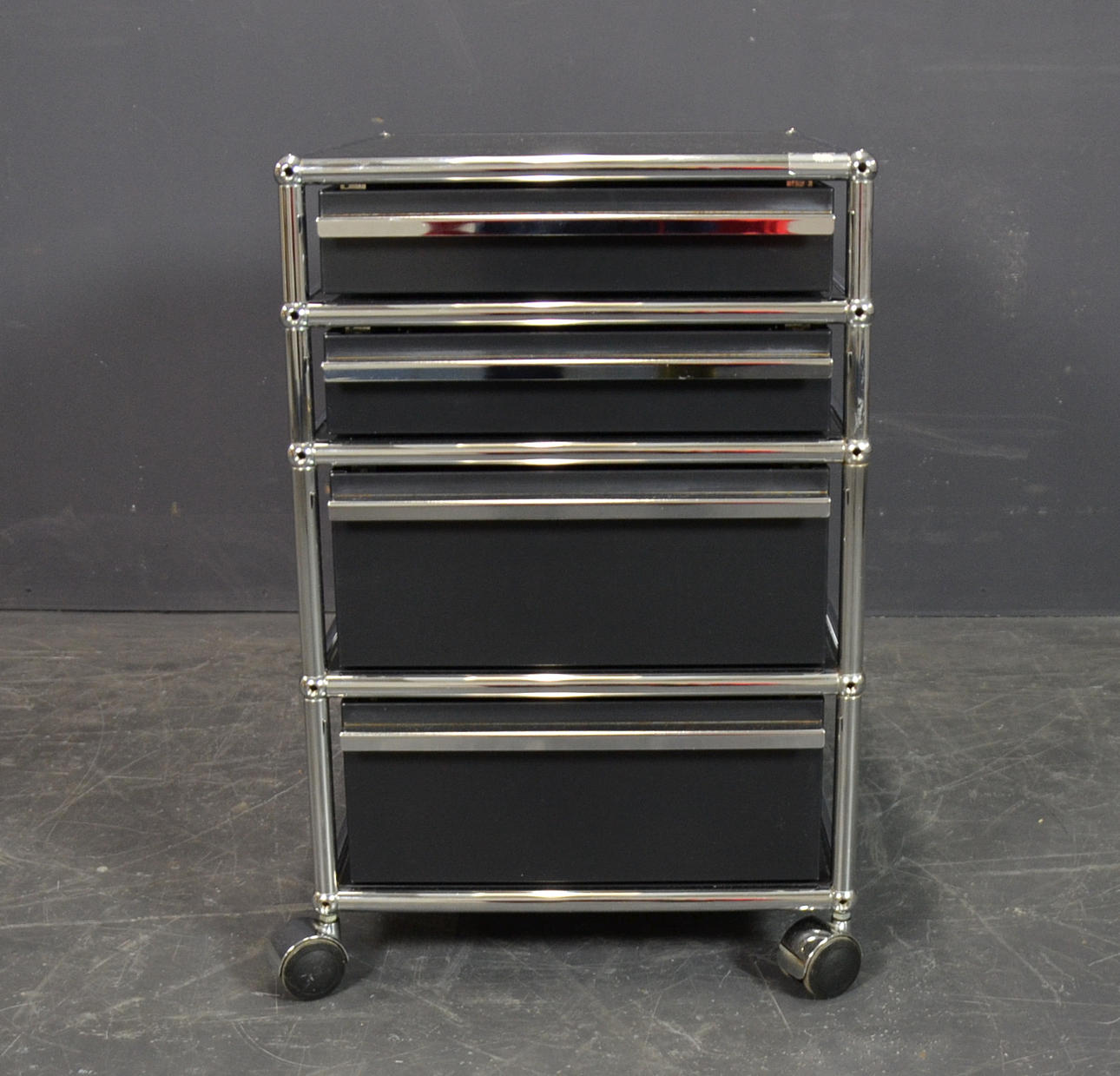 CONTENEDOR MÓVIL USM HALLER.