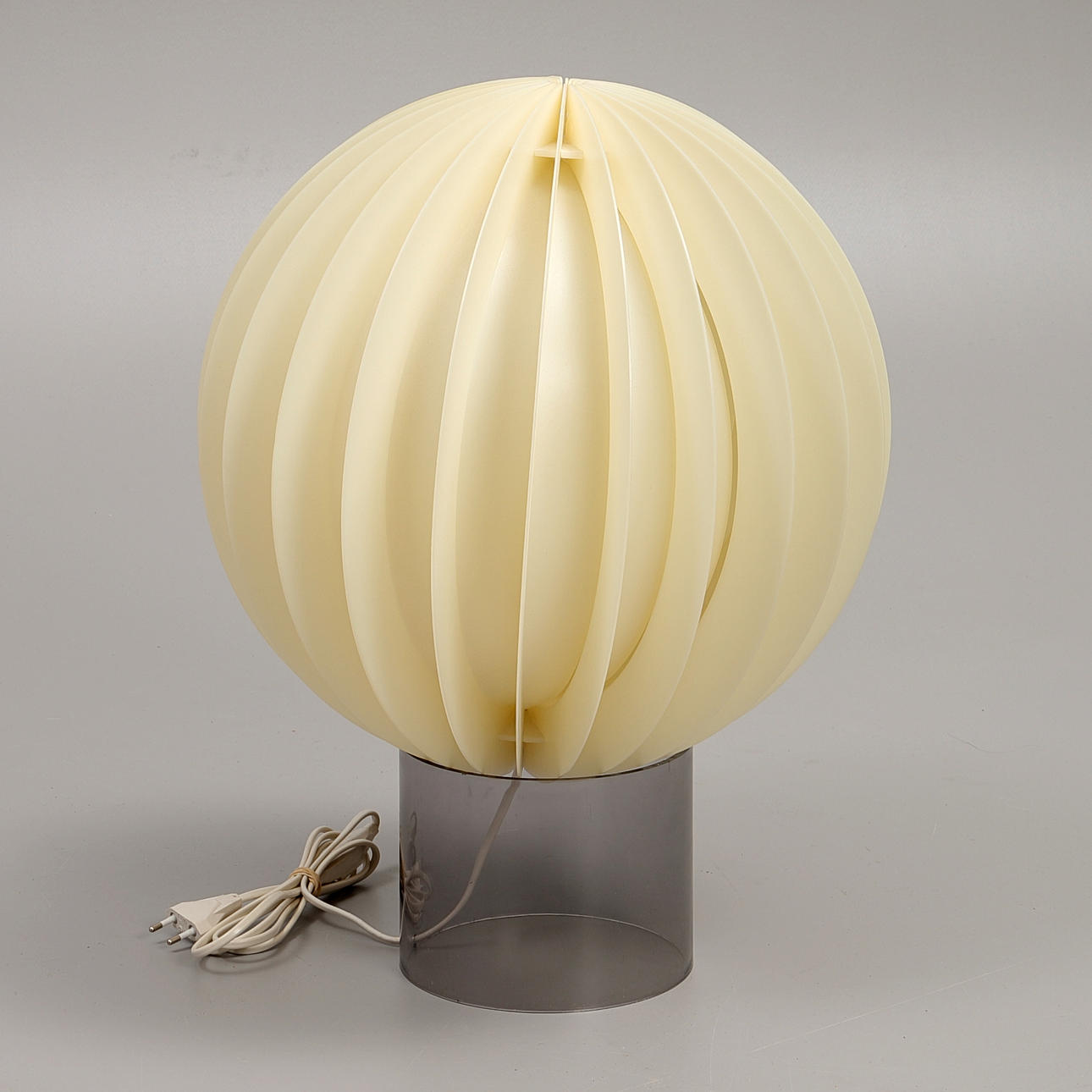 LÁMPARA DE TECHO, plástico duro.