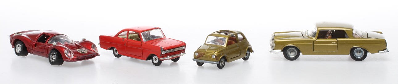 MODELLBILAR, 4 STYCKEN MEBETOYS och POLITOYS.