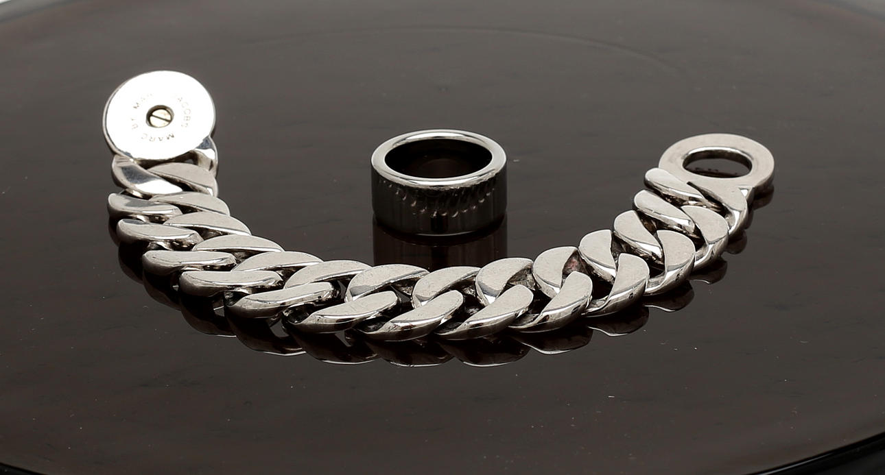 ARMBAND, Marc Jakobs, samt RING Calvin Klein, ca 100 gram.