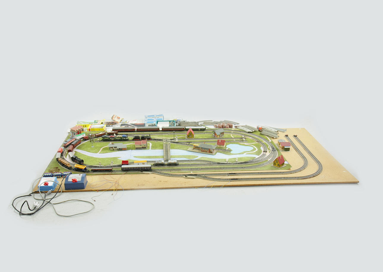MÄRKLIN. junarata, vaunut, tarvikkeineen, 1970-80 luvut.