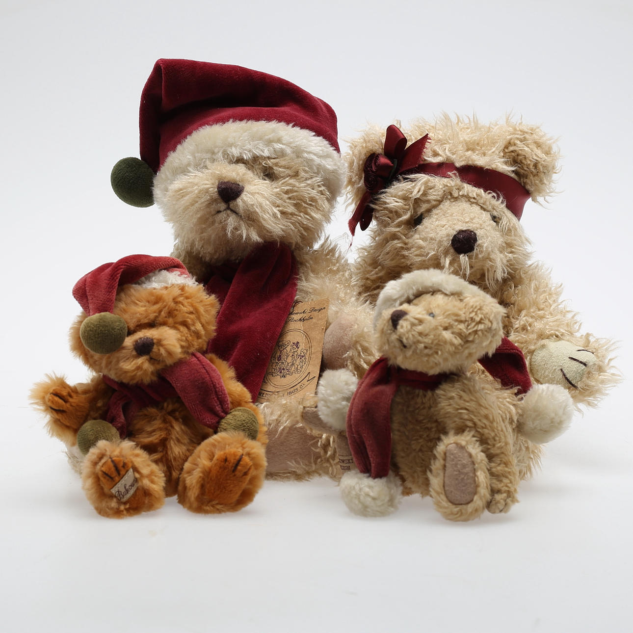 Bukowski nallar, 4 st, bl.a med tomteluva.