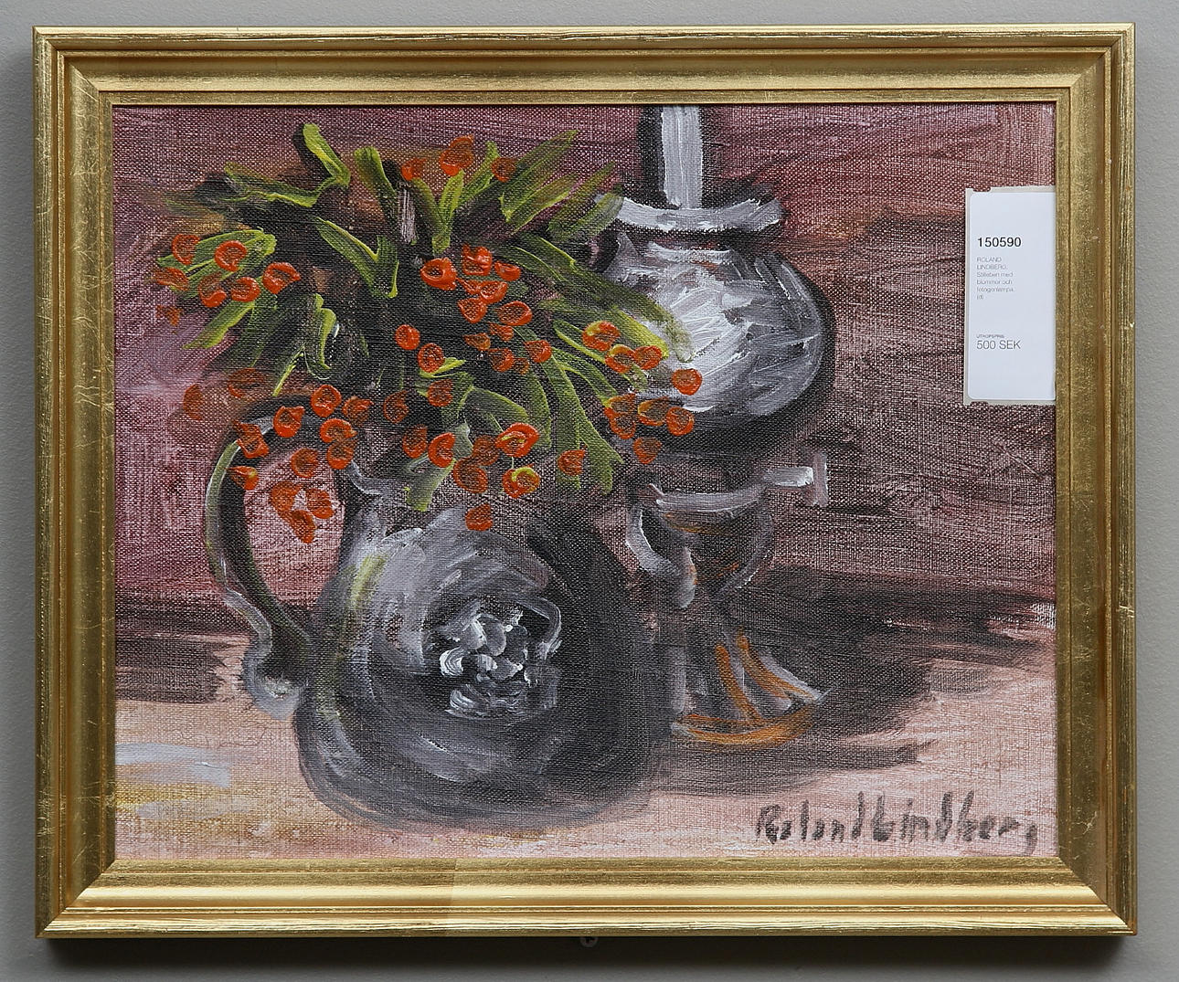 ROLAND LINDBERG. Stilleben med blommor och fotogenlampa.