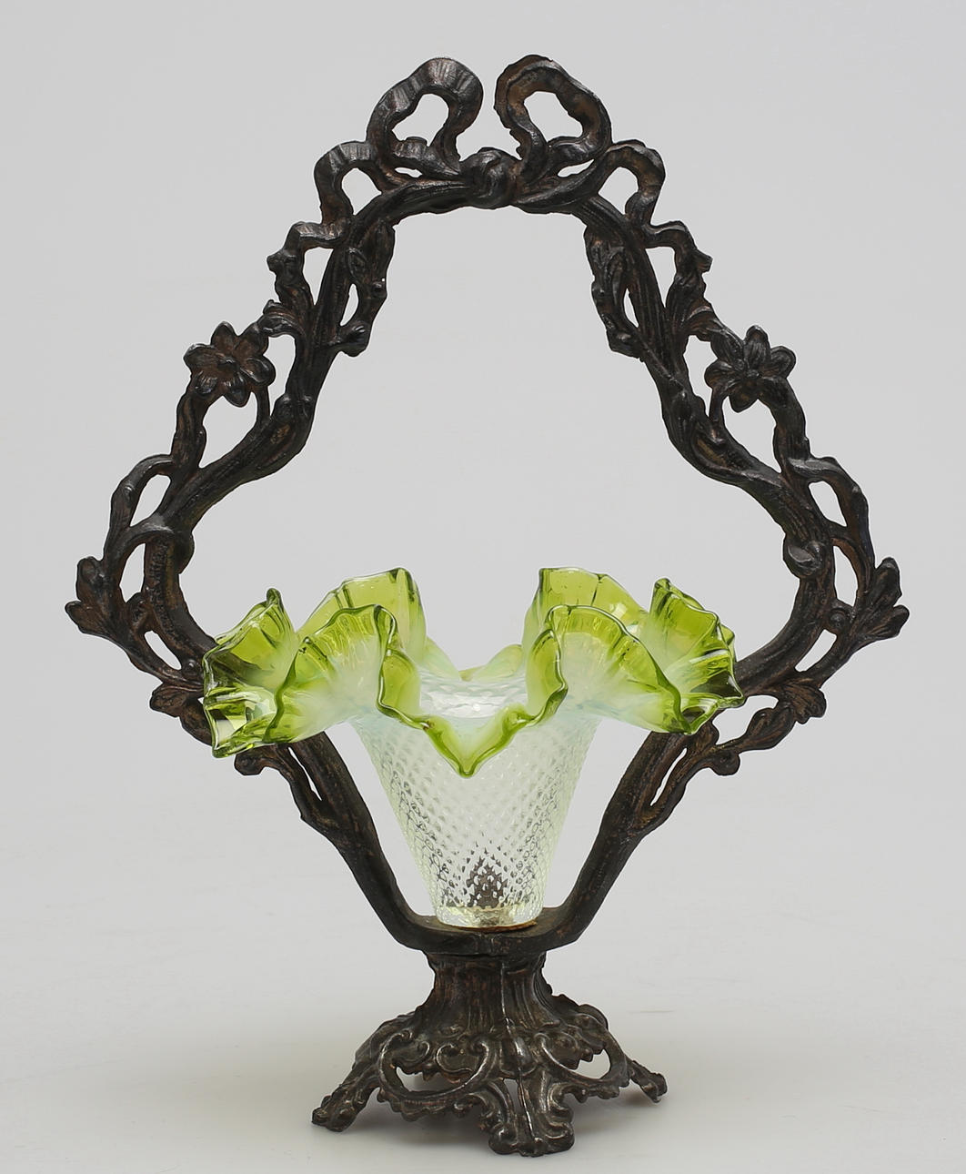 BORDSUPPSATS glas/metall ca 1900.