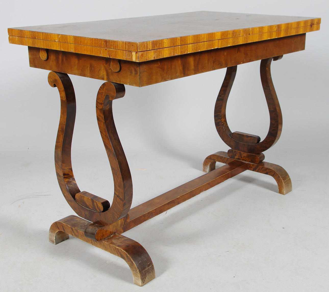 SALON TABLE, mahogany / birch, Art Deco.