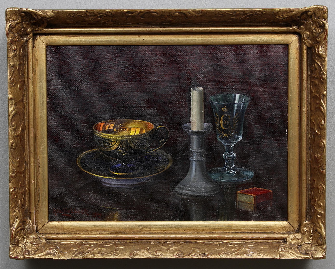 ALBERT LIEDBECK. Stilleben med empirkopp, tennljusstake och fotglas med Carl XII monogram. Olja på pannå. Signerad och daterad 1949.