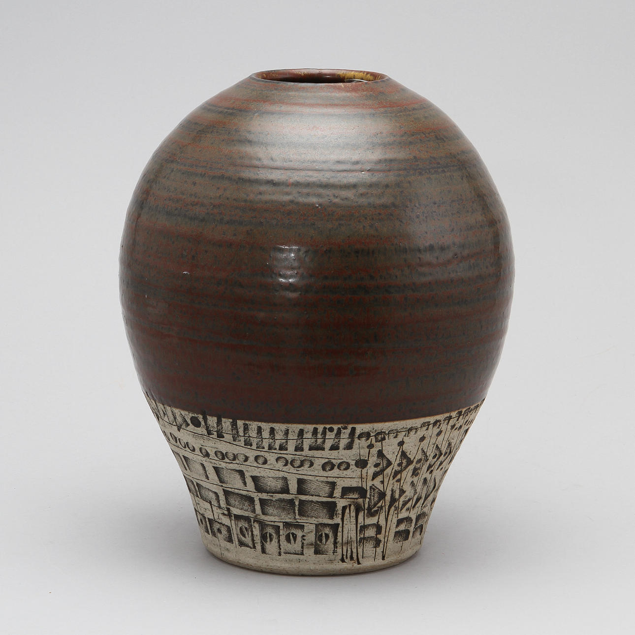 LISA LARSON. Vas, keramik, signerad Lisa L samt studiohand.