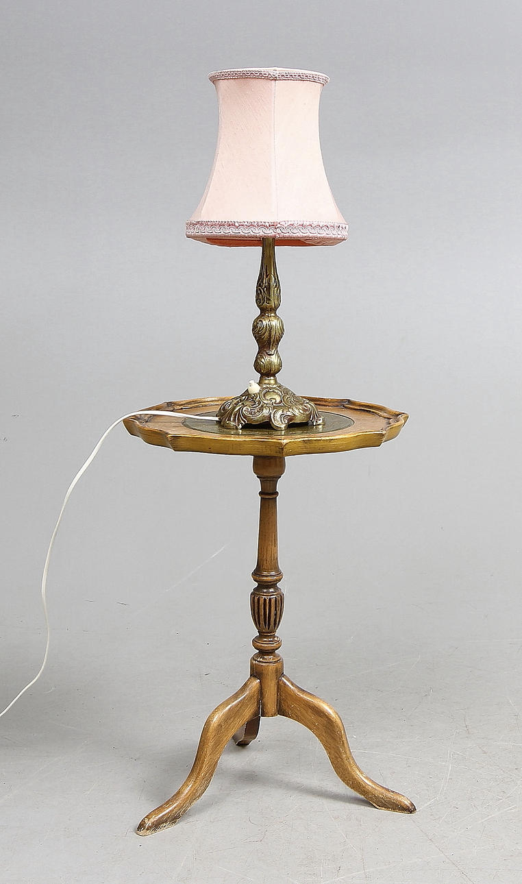 BORDSLAMPA samt PELARBORD, 1900-tal.