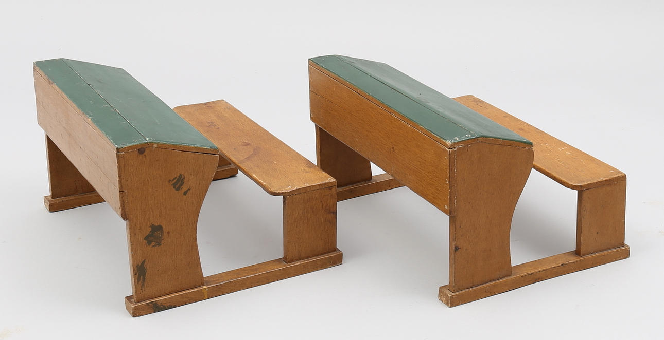 DOCKA SKOLBORD, TVÅ STYCKEN.