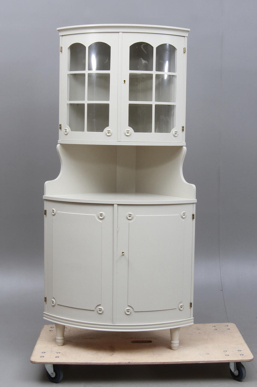 HÖRNSKÅP, med vitrinöverdel, gustaviansk stil, 1900-tal.