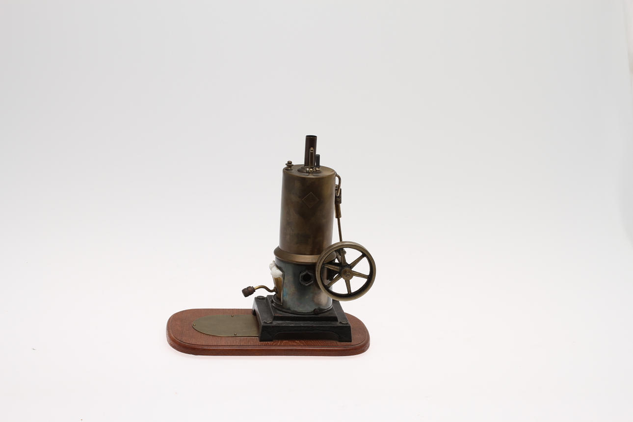 ÅNGMASKIN MÄRKLIN år 1909.