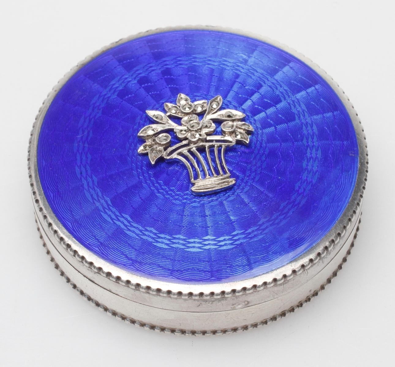 PUDERDOSA, silver och blå emalj och markasiter, 1900-tal.