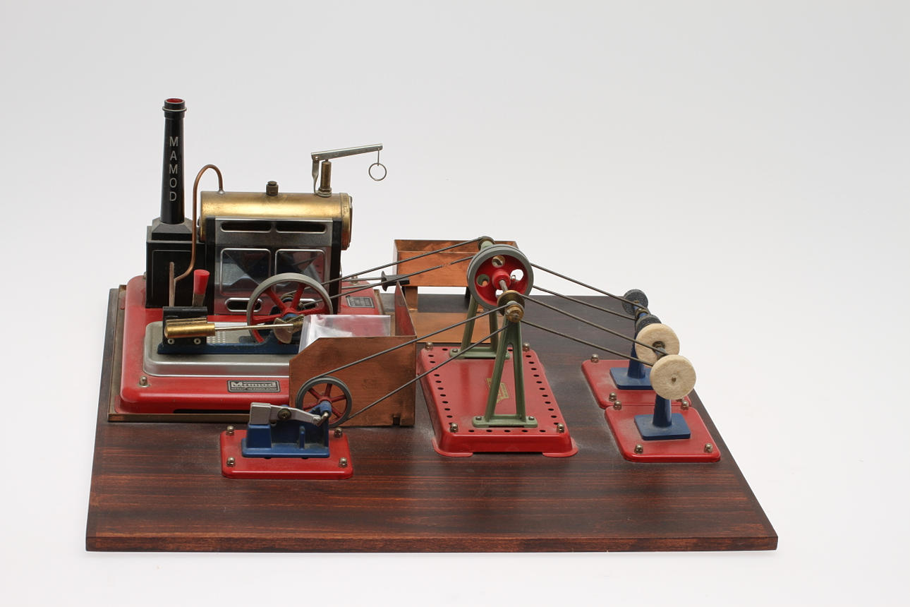 ÅNGMASKIN MAMOD SP4 MED TILLBEHÖR.