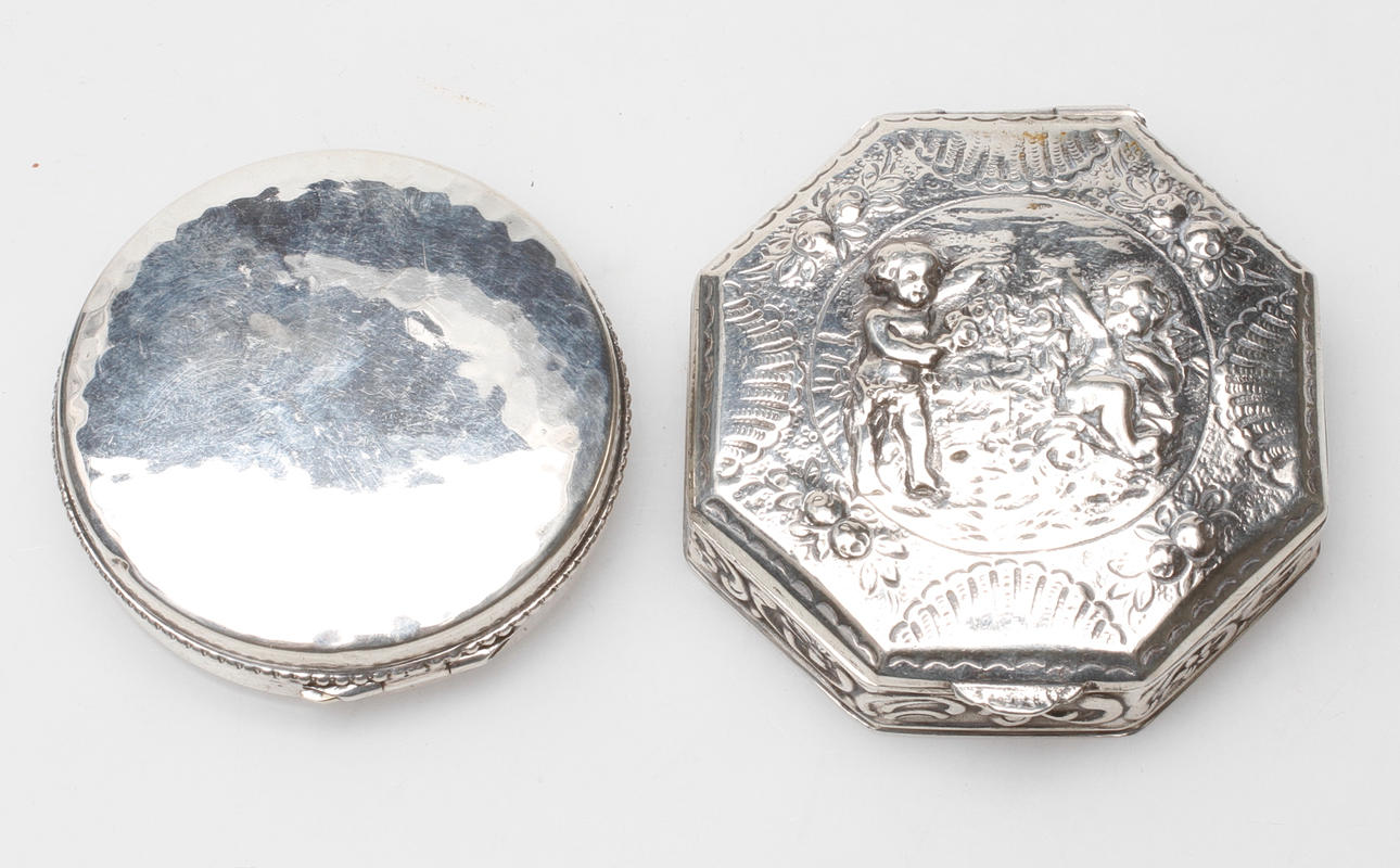 DOSOR, 2 st, silver, Danmark 1928 och Tyskland, vikt ca 84,1 gram.