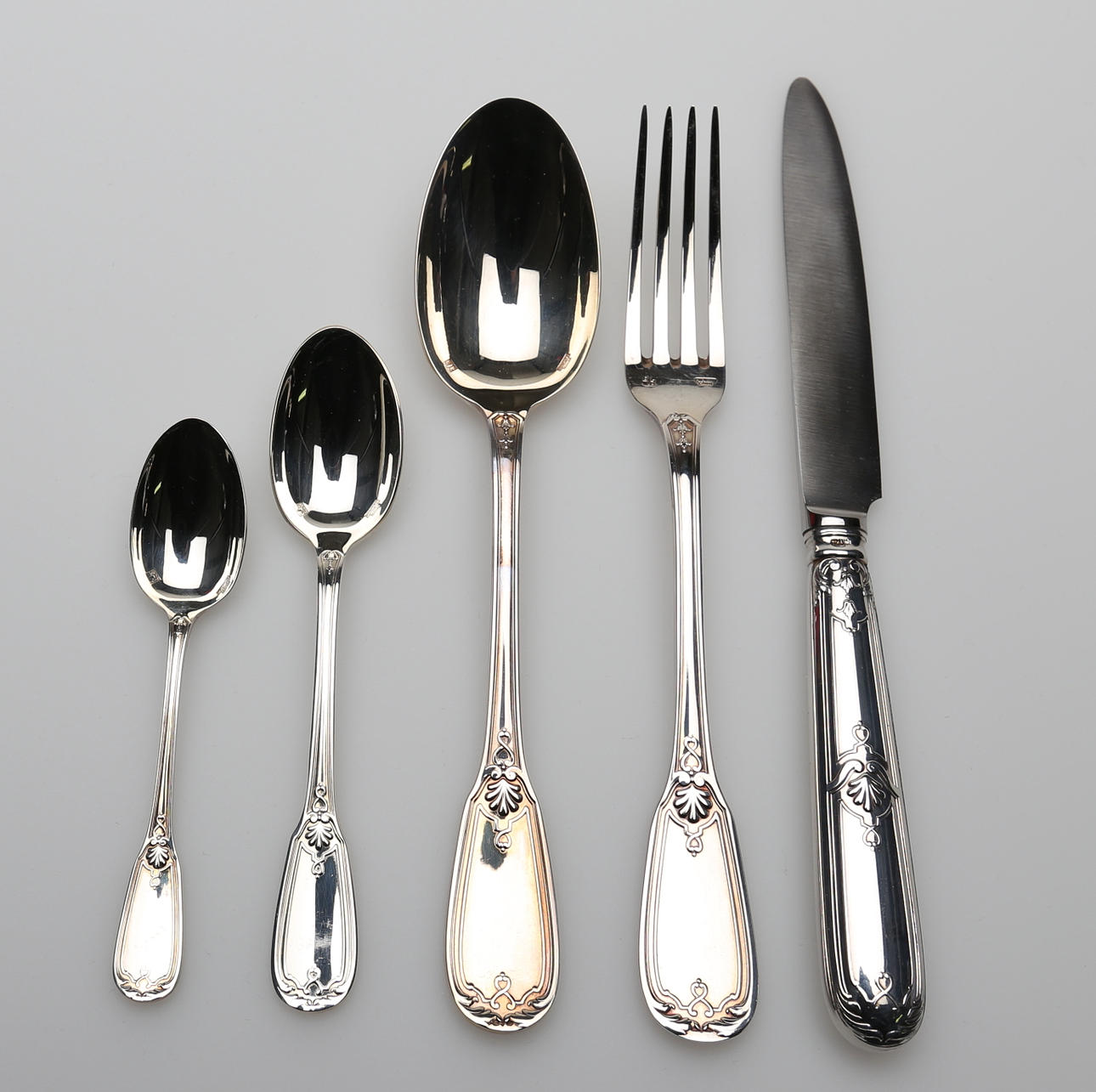 CHRISTOFLE,PARIS 20. JAHRHUNDERT. 30-bit bestick set för 6 personer.