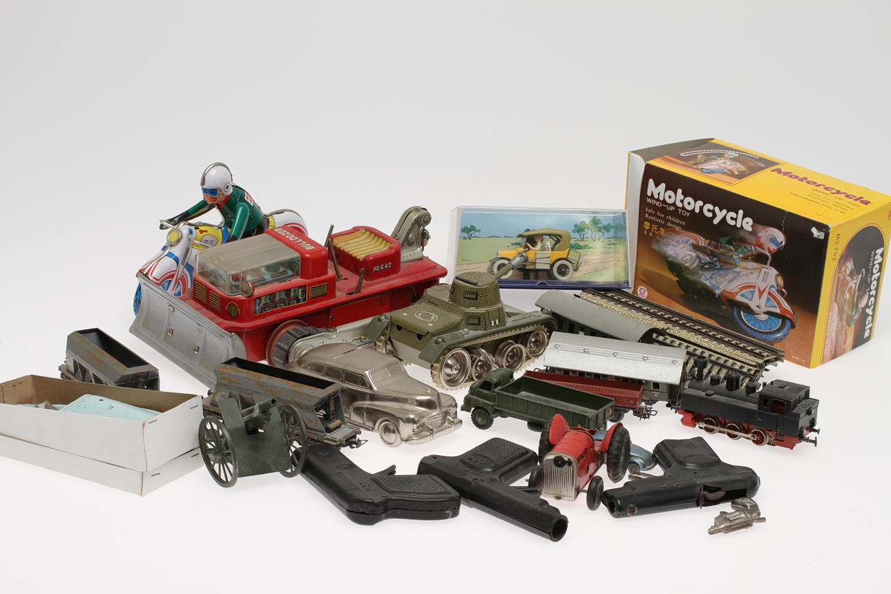 PARTI LEKSAKER bland annat MÄRKLIN, FLEISCHMANN, GAMA med mera.