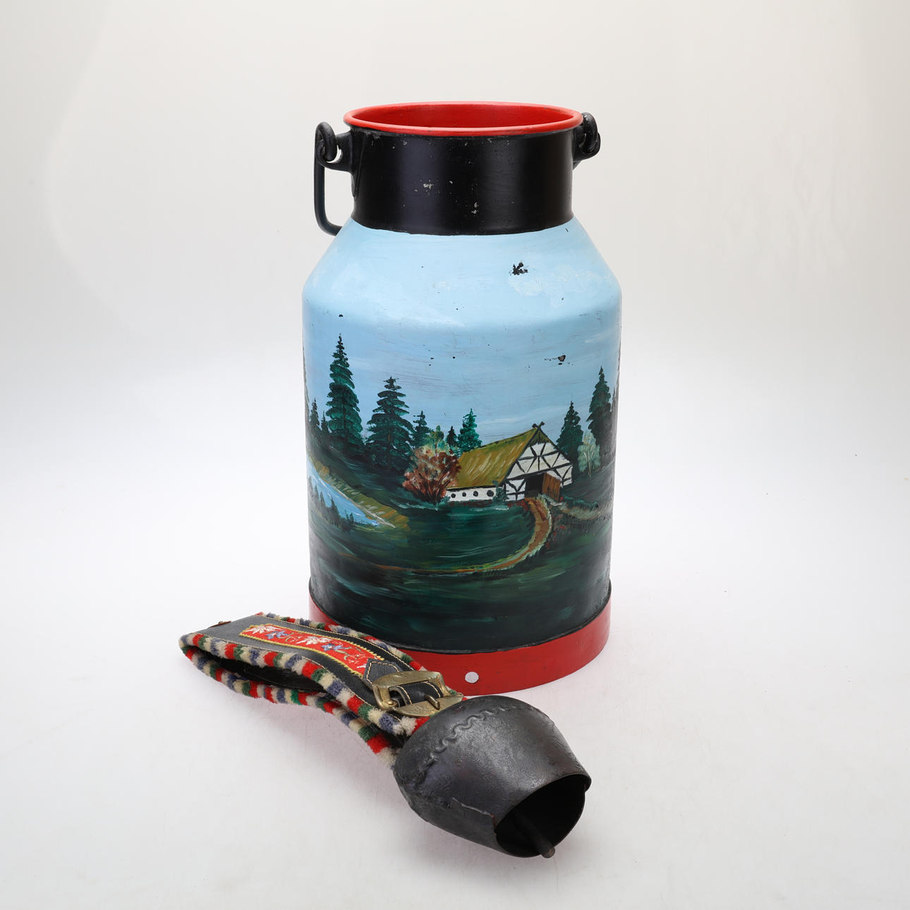 GLOCKE und MILCHKANNE, bemalt.