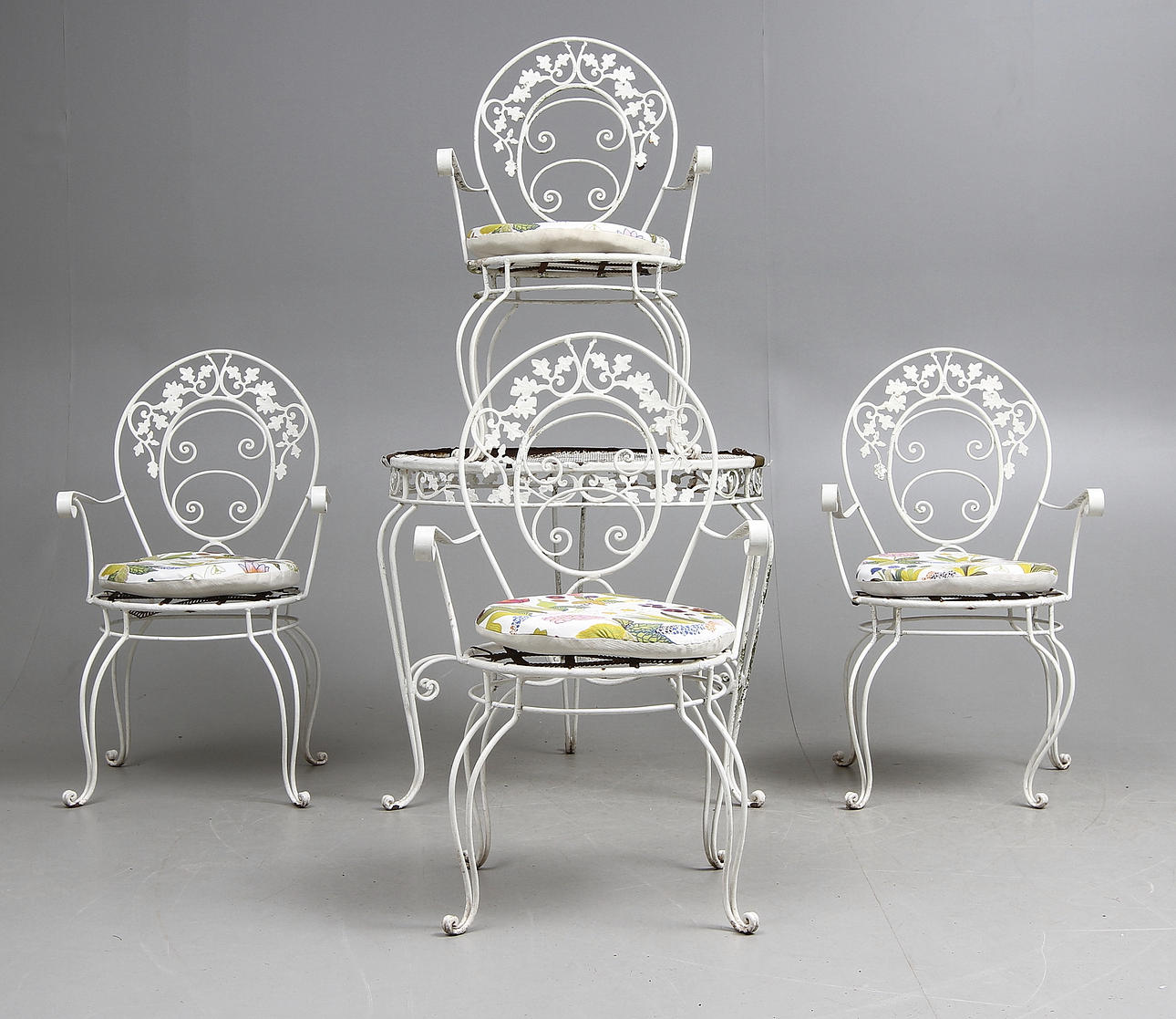 TRÄDGÅRDSMÖBEL, 5 delar, vitt smide, 1900-talets mitt.