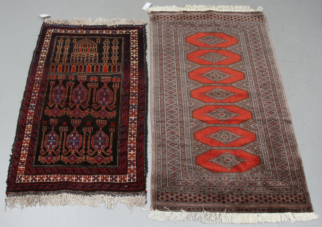 MATTOR, 2 st, orientaliska, ca 125 x 85 / 157 x 94 cm.