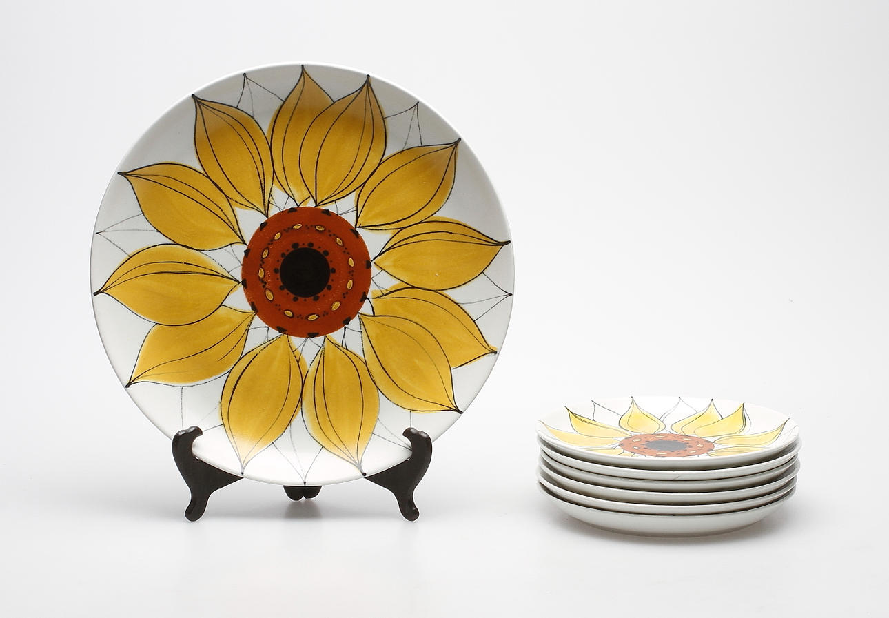 FAT OCH ASSIETTER, 7 delar. "Solros", Hilkka Liisa Ahola, Arabia, ca 1970.