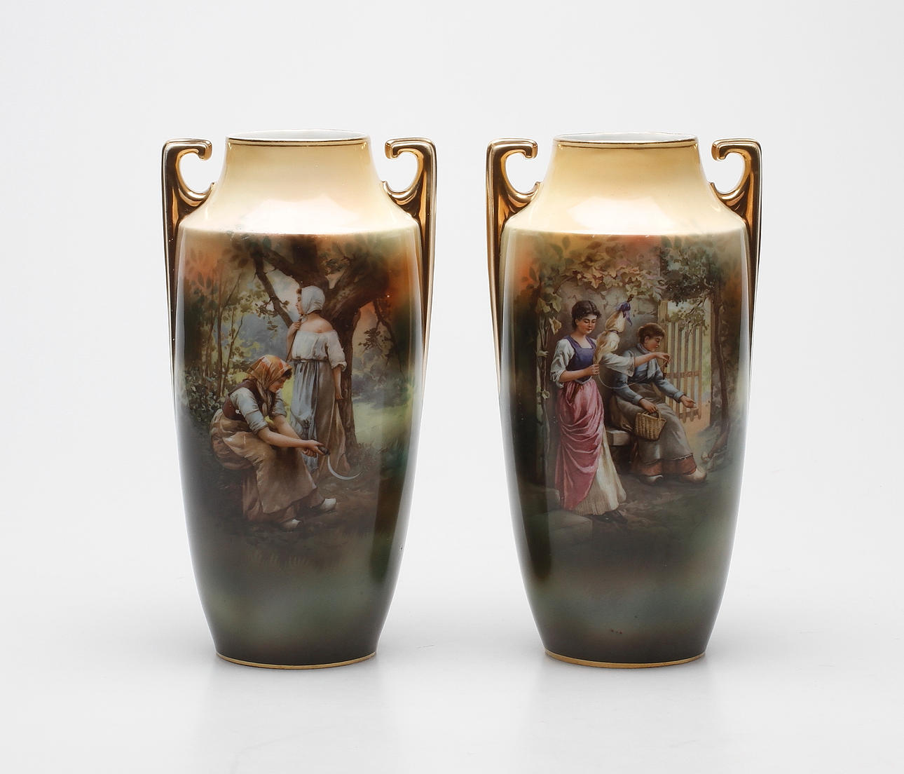 REINHOLD SCHLEGELMILCH. Urnor, ett par. Porslin, jugend, RS Suhl, Germany, ca 1905.