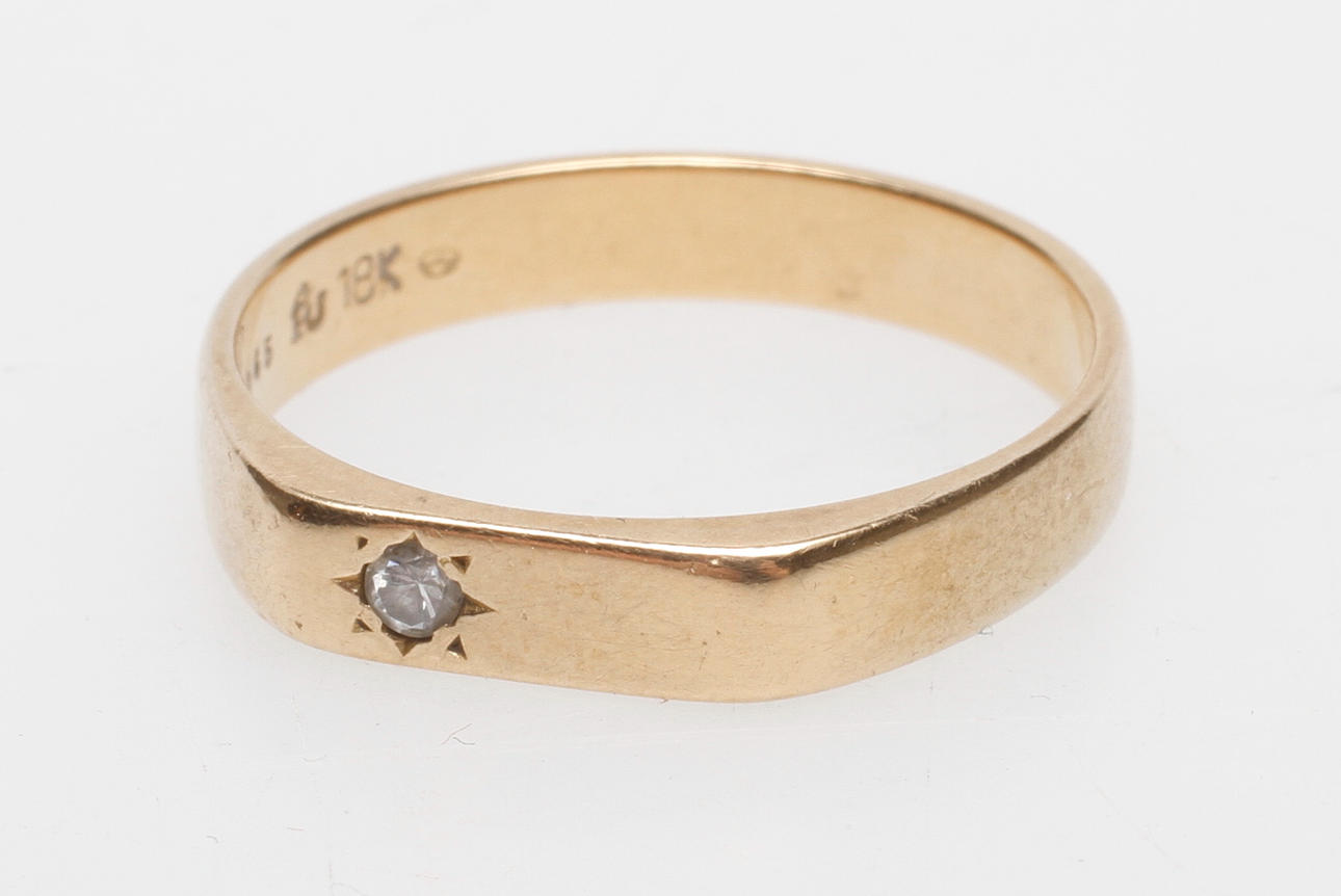 RING, 18k guld, vikt ca 4,8 gr.
