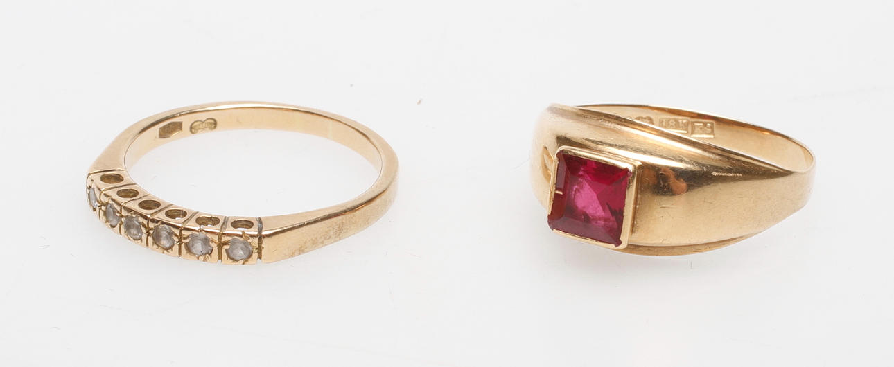 RINGAR, 2 st, 18k guld, vikt ca 6,5 gr.