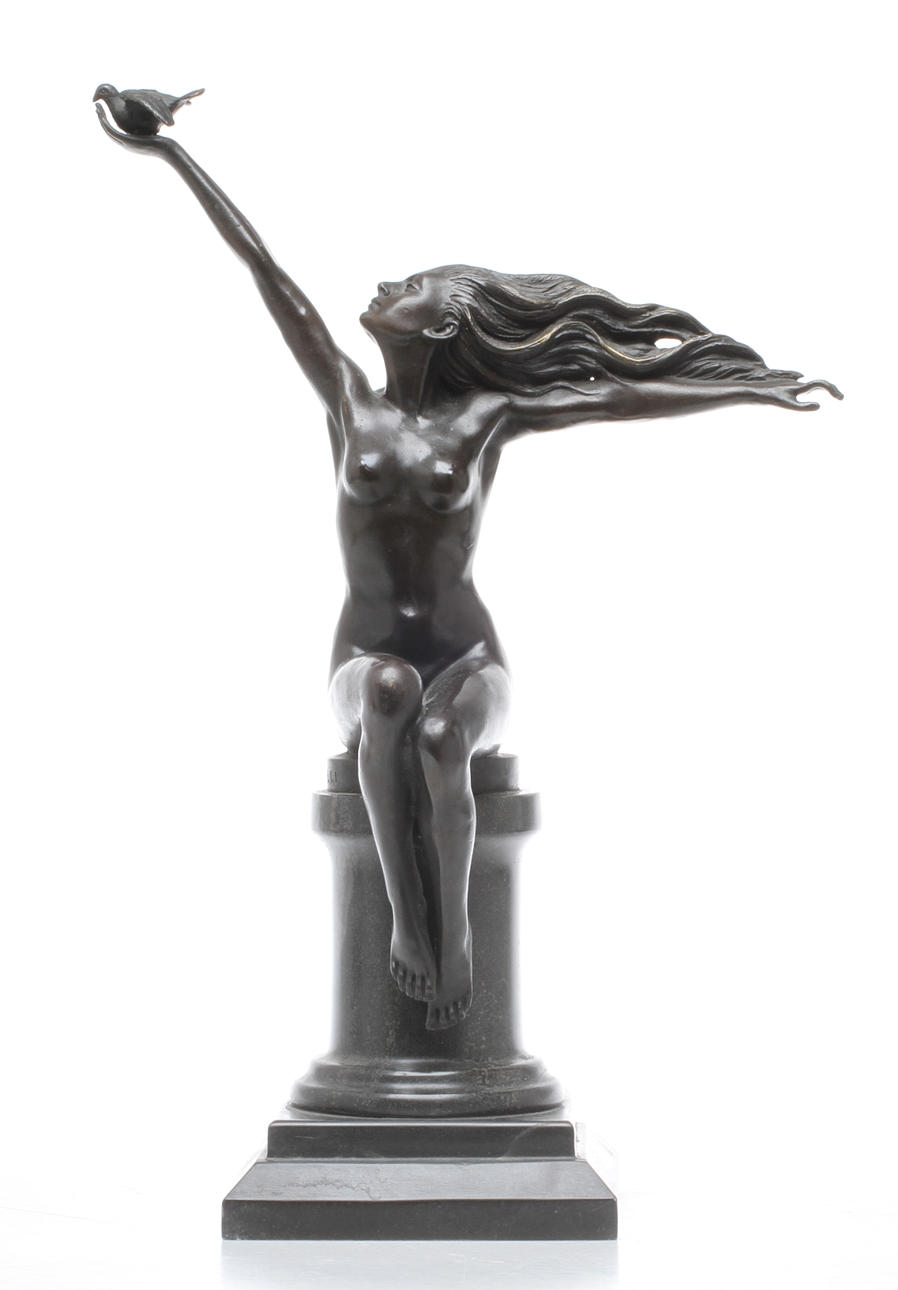 AMEDEO GENNARELLI. EFTER. "Il Messaggio", skulptur i patinerad brons på stensockel, 19/2000-tal.